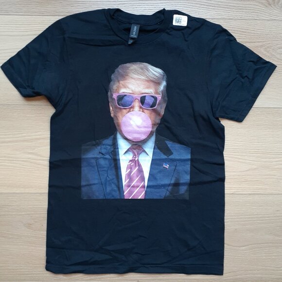 New Small Trump Pink Bubble Gum and Sunglasses Black T-Shirt - Picture 1 of 4
